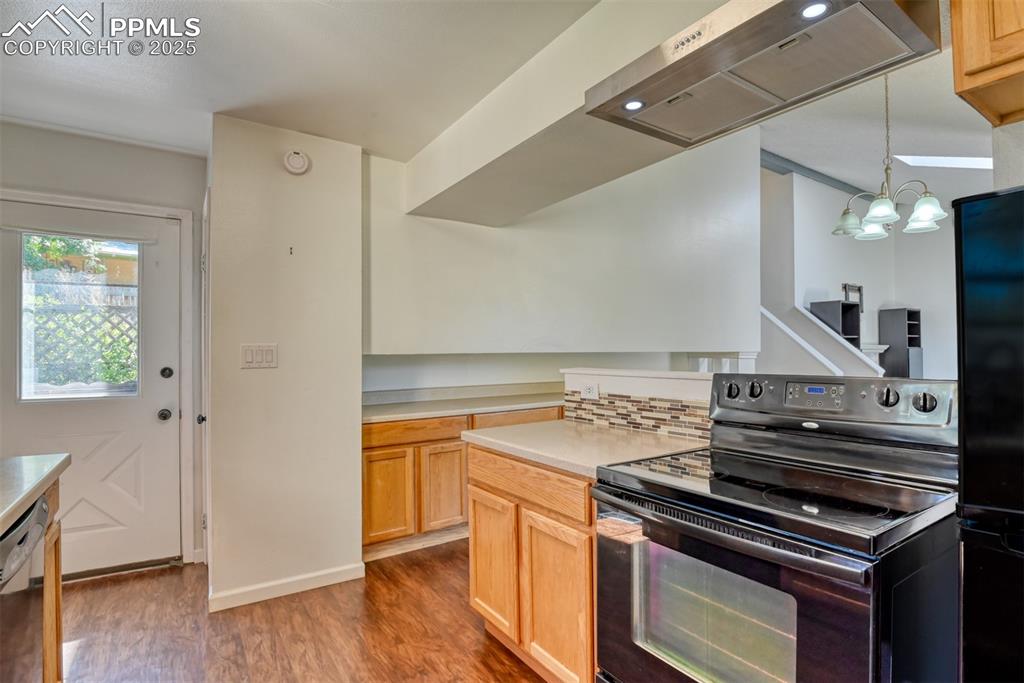 Image 16 of 38: Kitchen