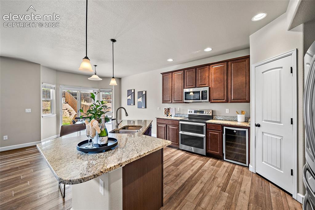 Image 11 of 46: Kitchen