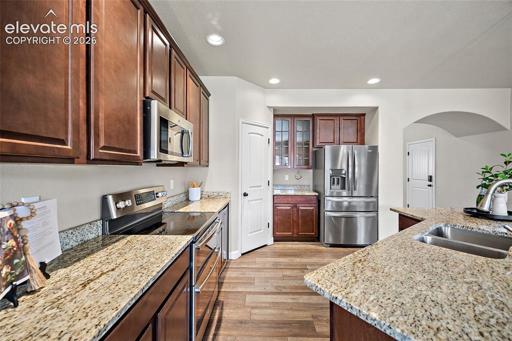 Image 13 of 46: Kitchen
