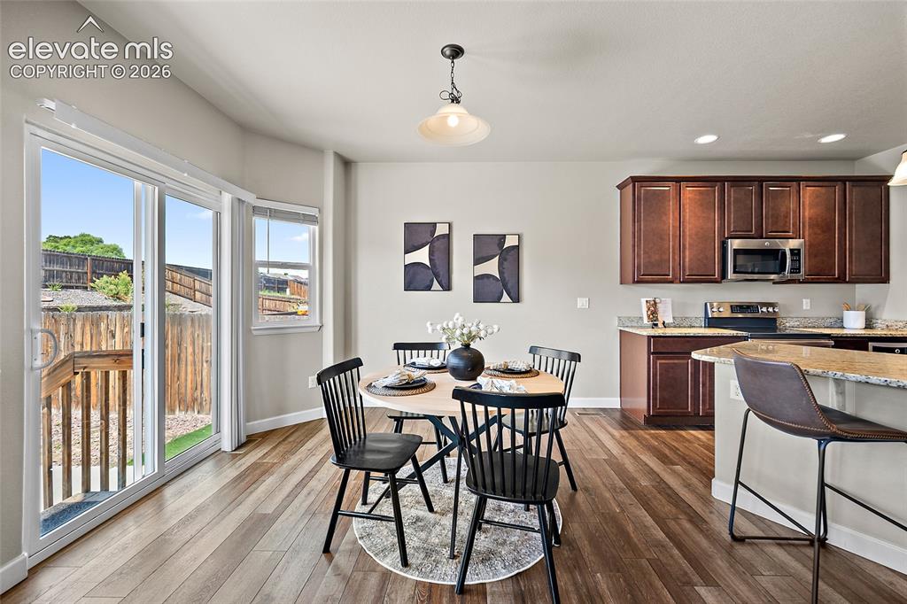 Image 14 of 46: Dining Area