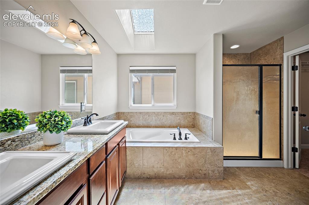 Image 18 of 46: Bathroom