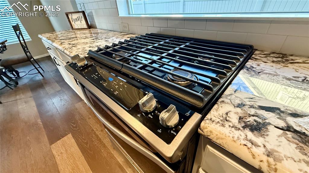 Image 10 of 41: gas range