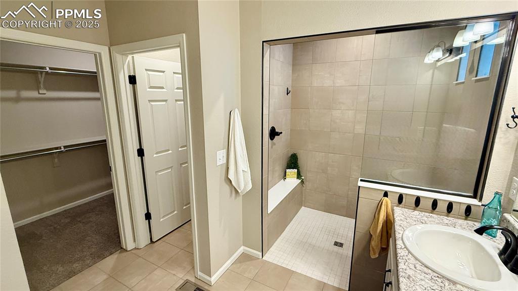 Image 17 of 41: attached walk in closet