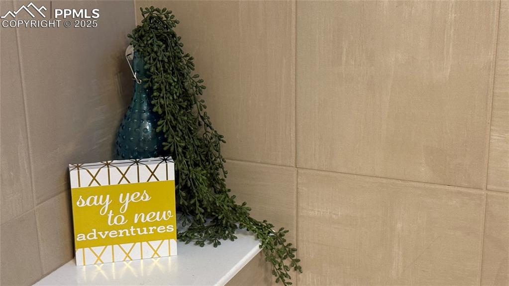 Image 19 of 41: shower seat 