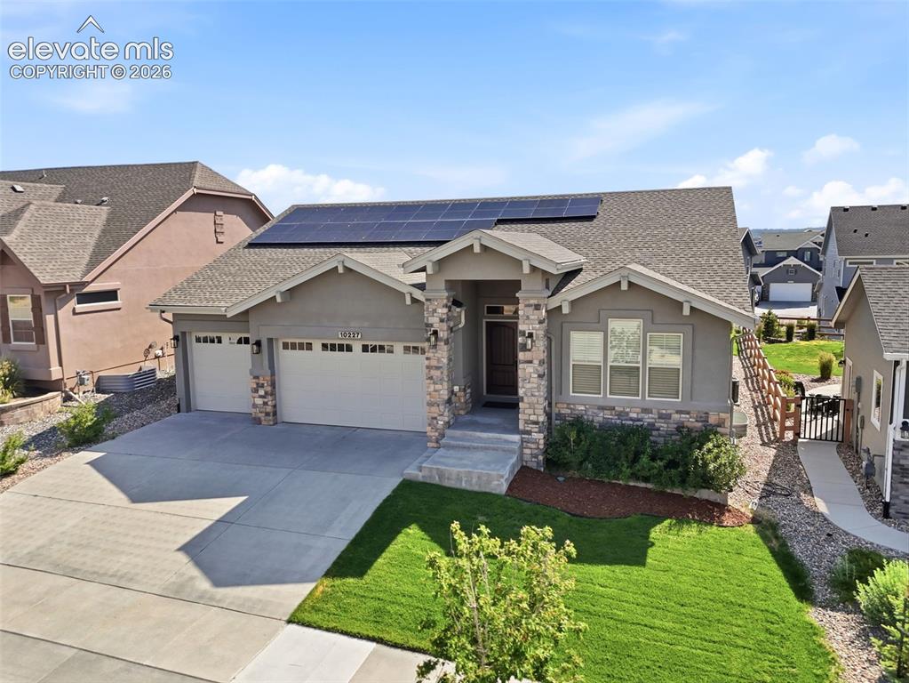 Image 2 of 45: Lovely curbside appeal