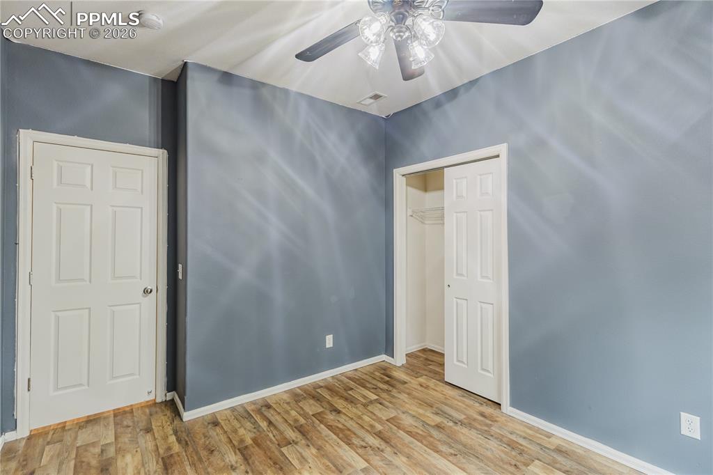 Image 12 of 27: Bedroom