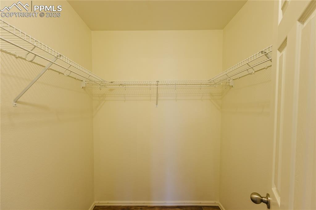 Image 18 of 27: Closet