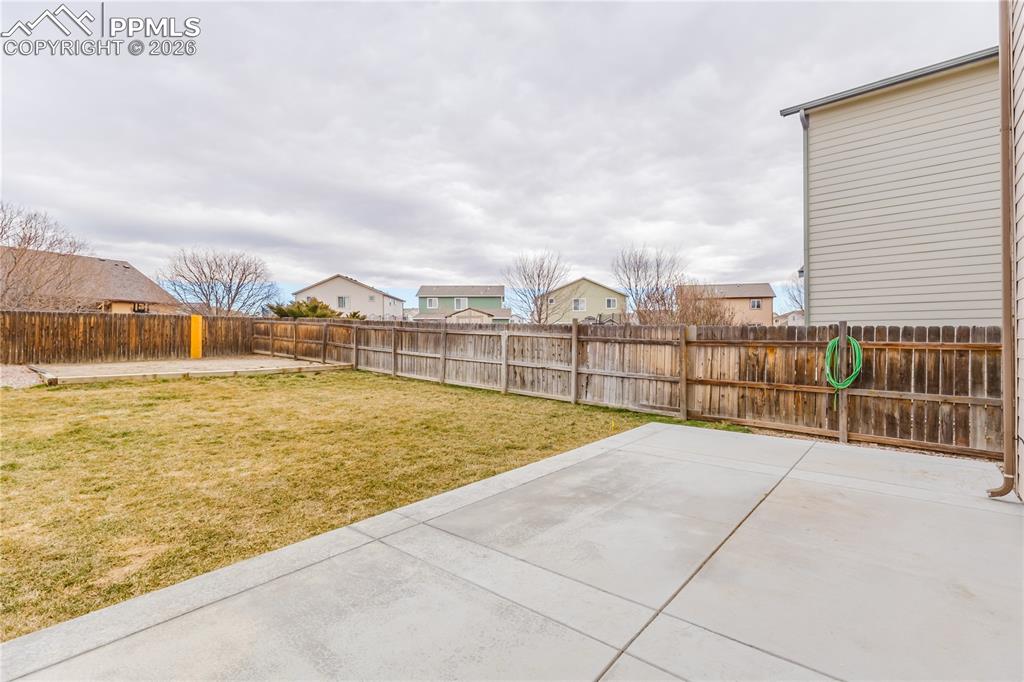 Image 24 of 27: Yard