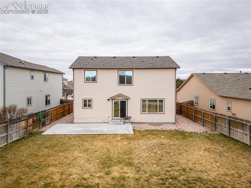 Image 25 of 27: Yard