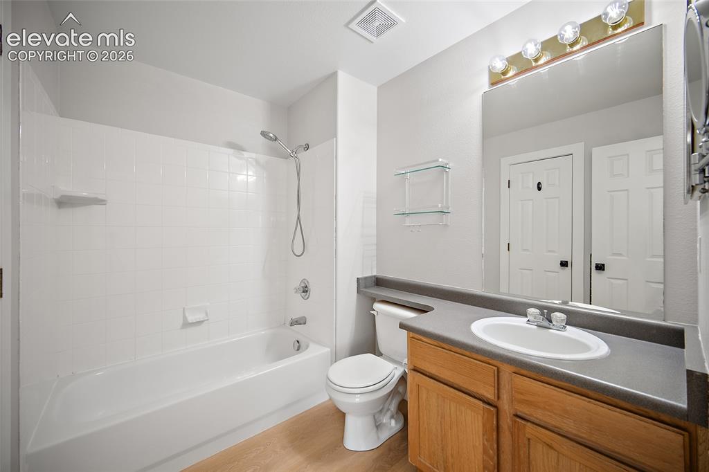 Image 15 of 28: Upper Bathroom