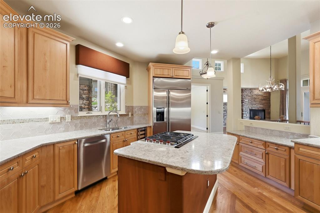 Image 14 of 50: Kitchen