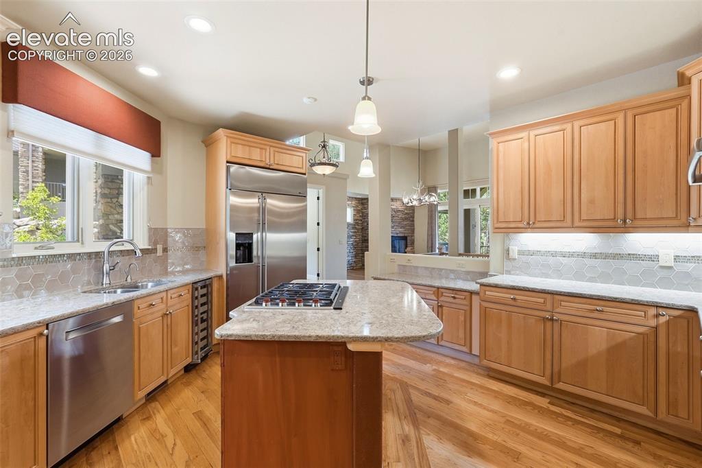 Image 15 of 50: Kitchen