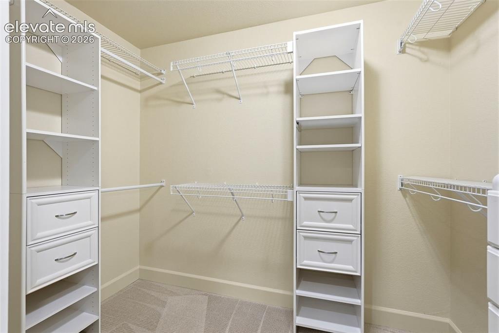 Image 25 of 50: Closet