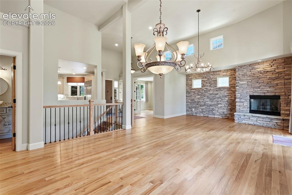 Image 8 of 50: Dining Area