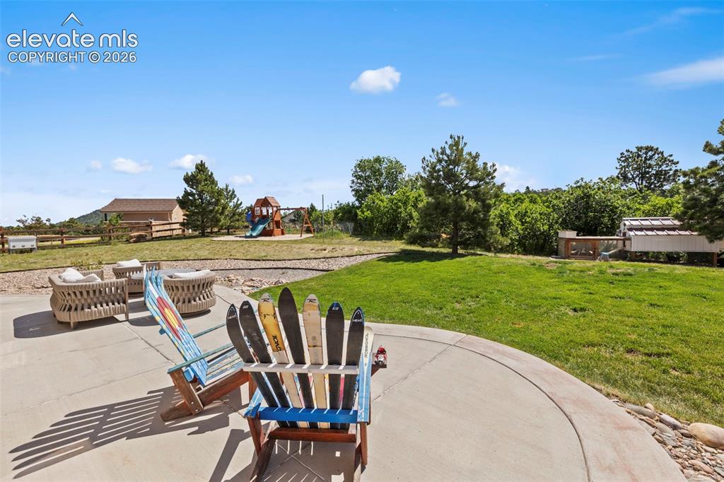 Image 40 of 50: enjoy the privacy of the back yard