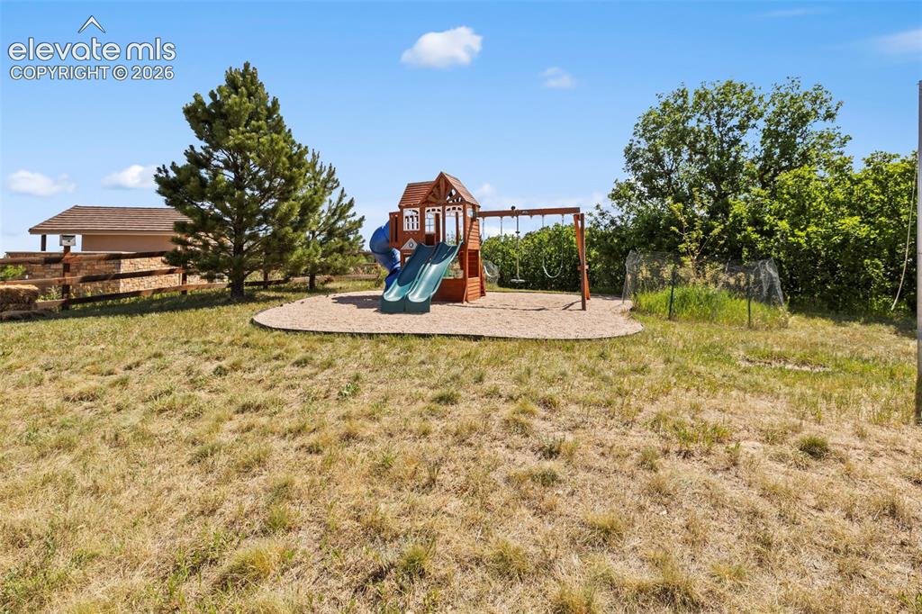 Image 41 of 50: included play set