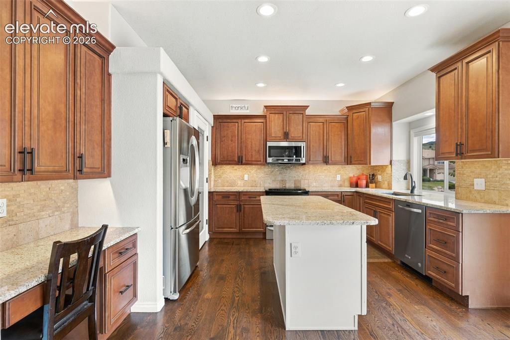 Image 10 of 47: Kitchen