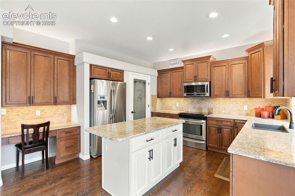 Image 9 of 47: Kitchen