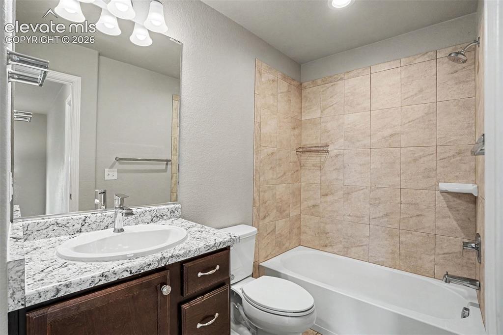 Image 14 of 19: Bathroom