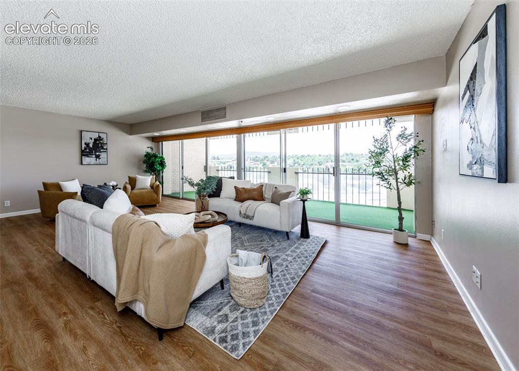 Image 10 of 50: Living Room