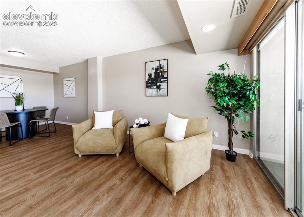 Image 15 of 50: Sitting Room