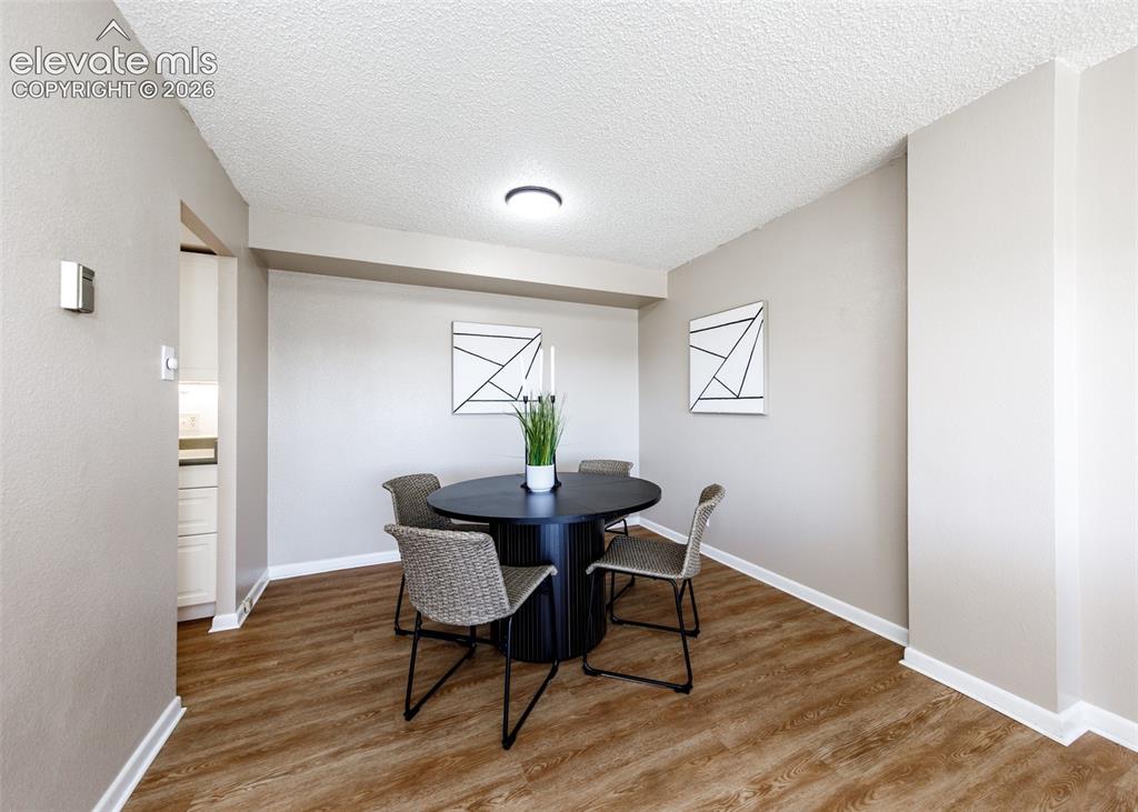 Image 18 of 50: Dining Area