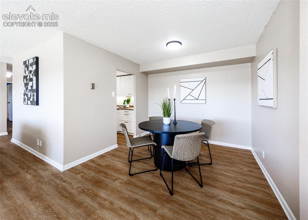 Image 19 of 50: Dining Area