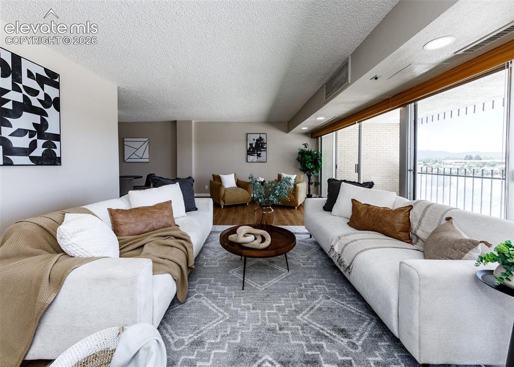 Image 8 of 50: Living Room