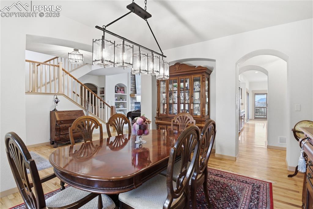 Image 17 of 47: Dining Area