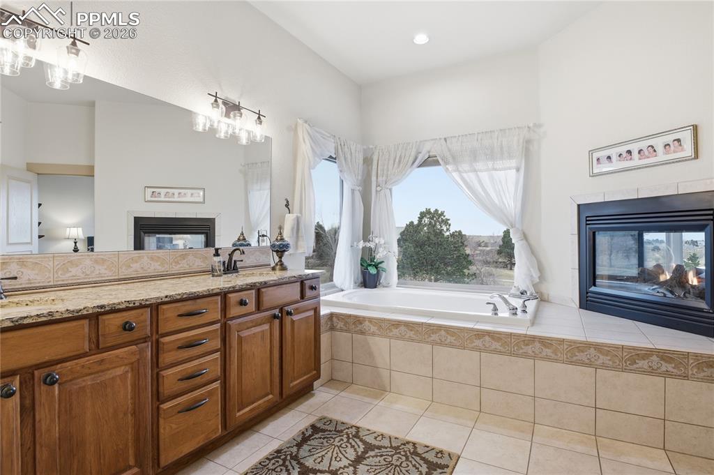 Image 22 of 47: Bathroom