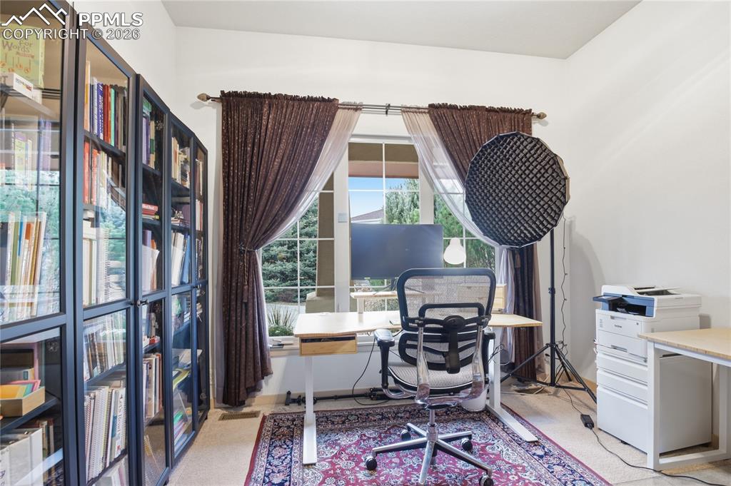 Image 27 of 47: Office