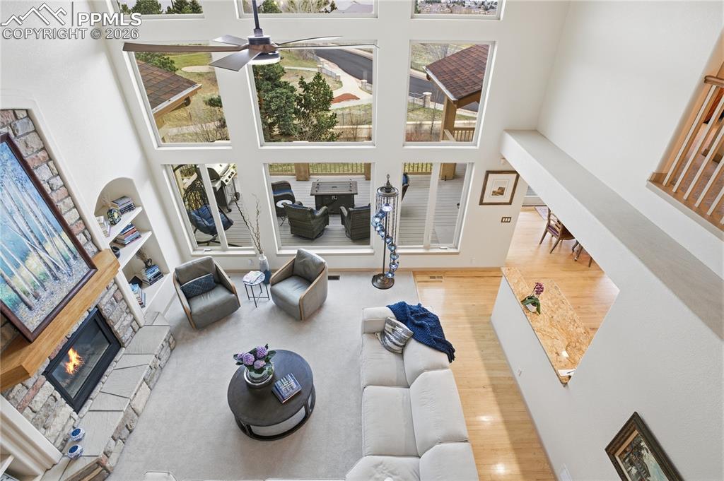 Image 28 of 47: Living Room