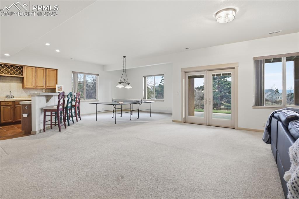 Image 32 of 47: Living Room