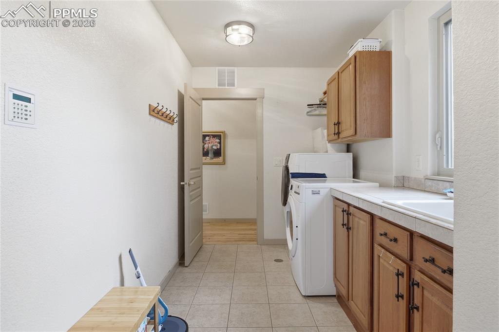 Image 44 of 47: Kitchen