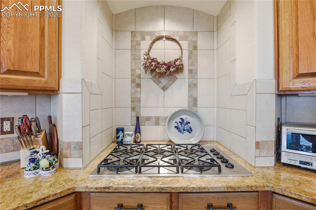 Image 8 of 47: Kitchen