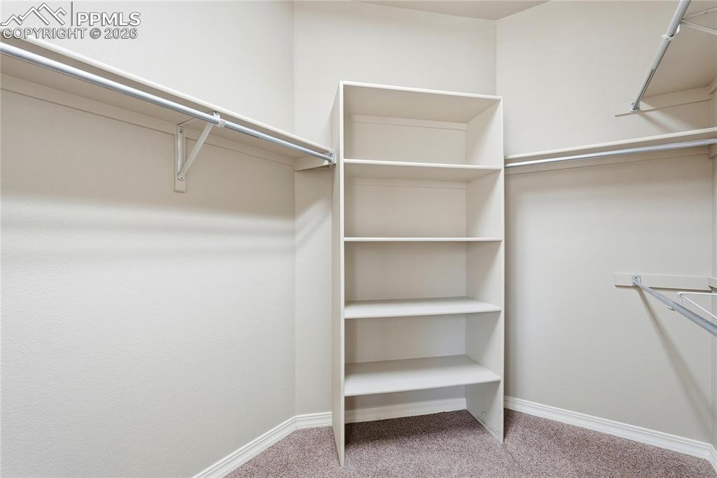 Image 23 of 50: Closet