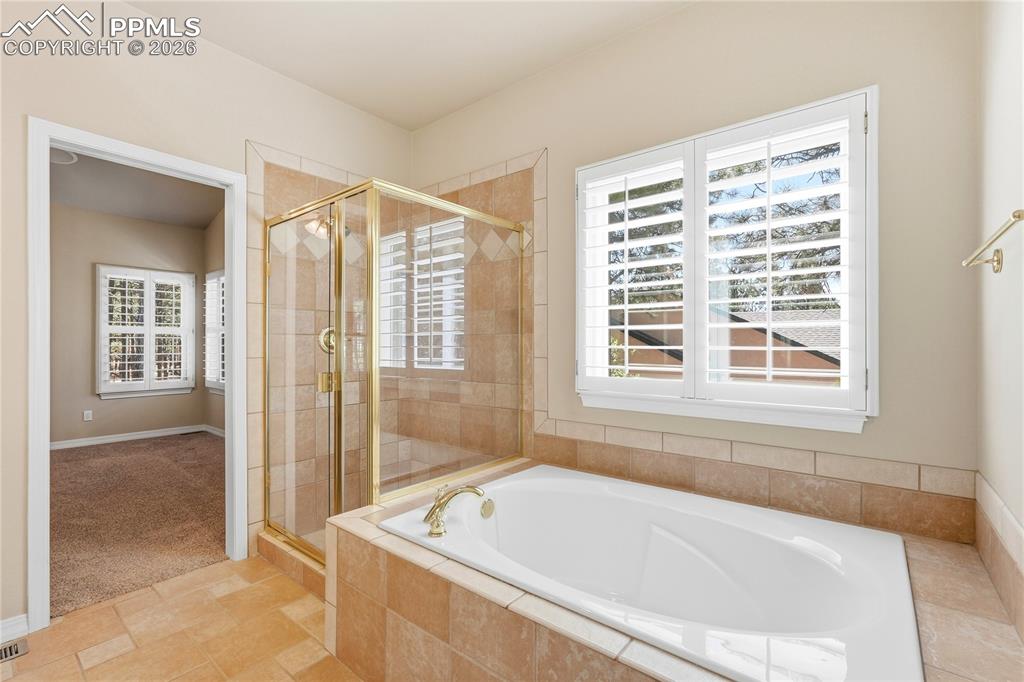 Image 24 of 50: Bathroom