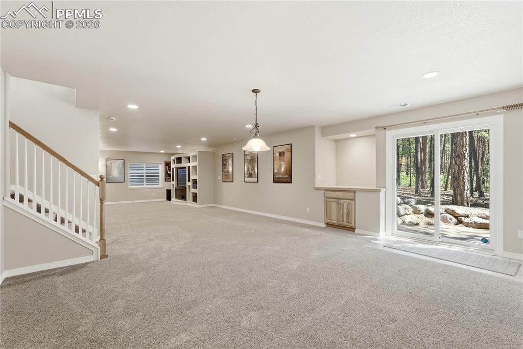 Image 31 of 50: Living Room