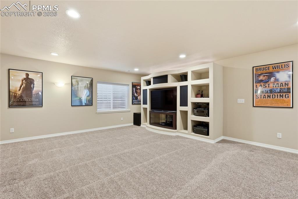 Image 35 of 50: Living Room