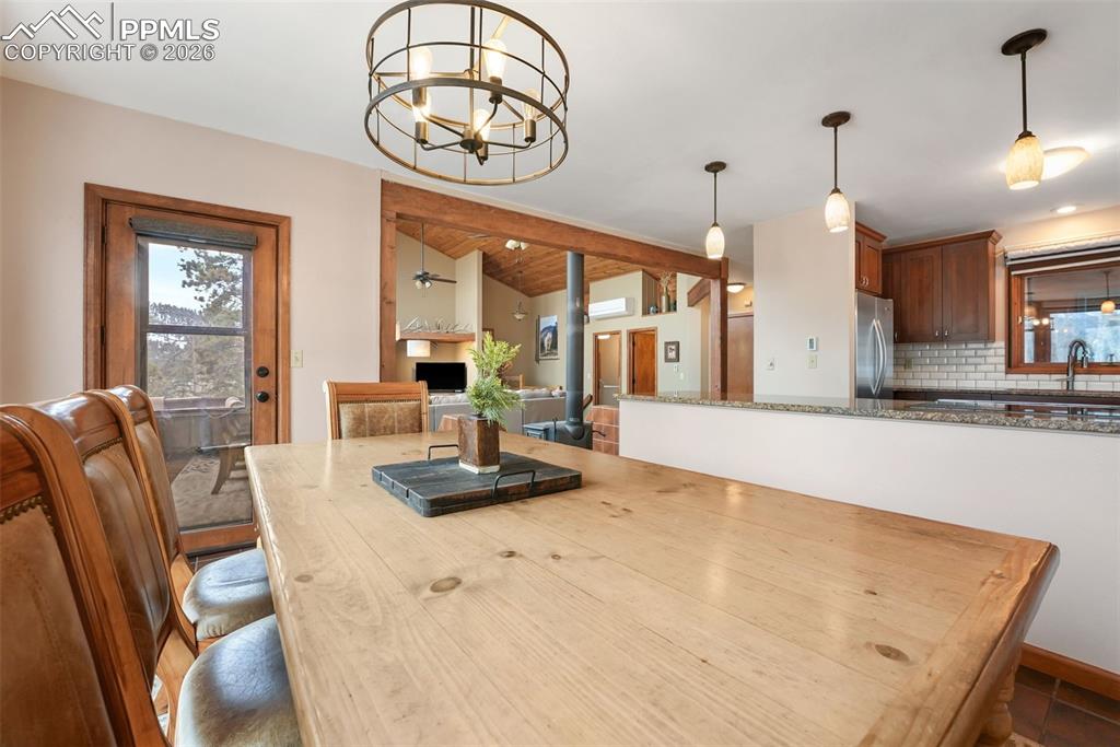 Image 11 of 46: Dining Area