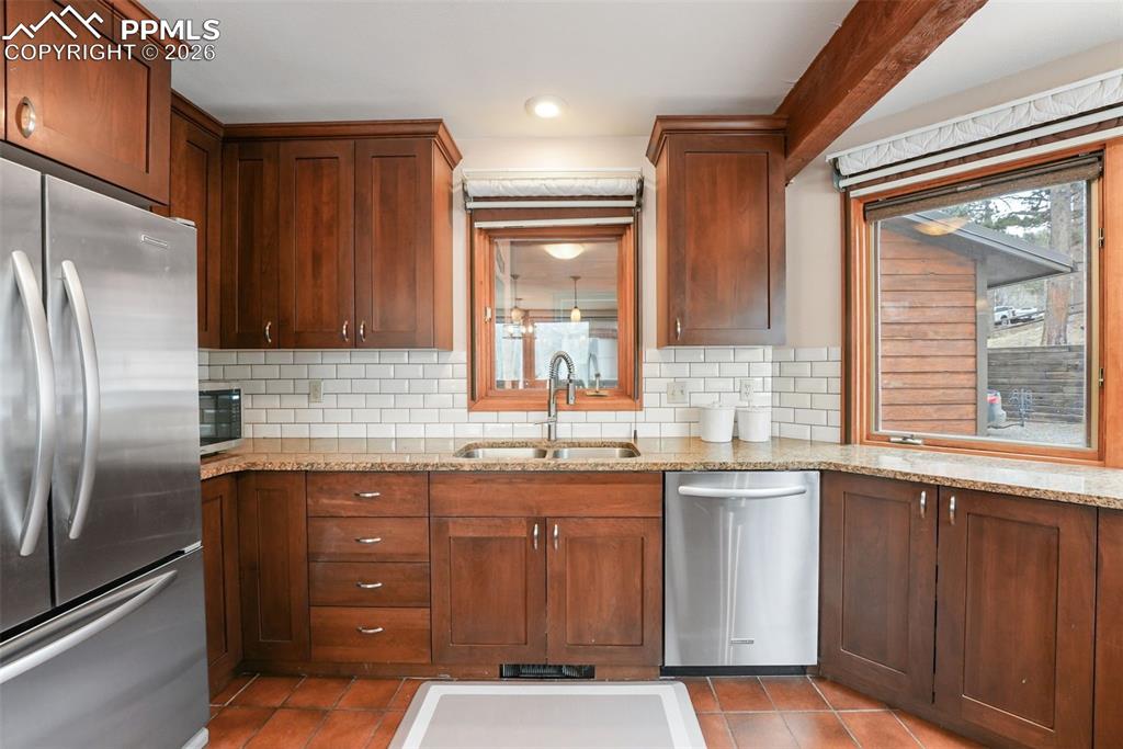 Image 13 of 46: Kitchen