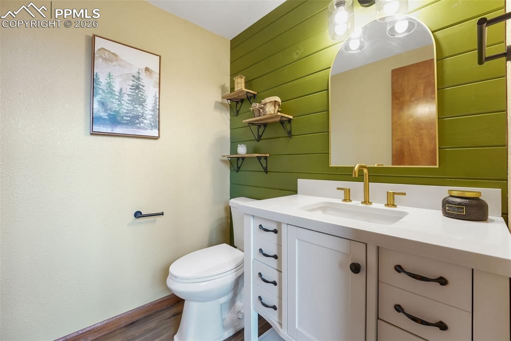 Image 16 of 46: Bathroom