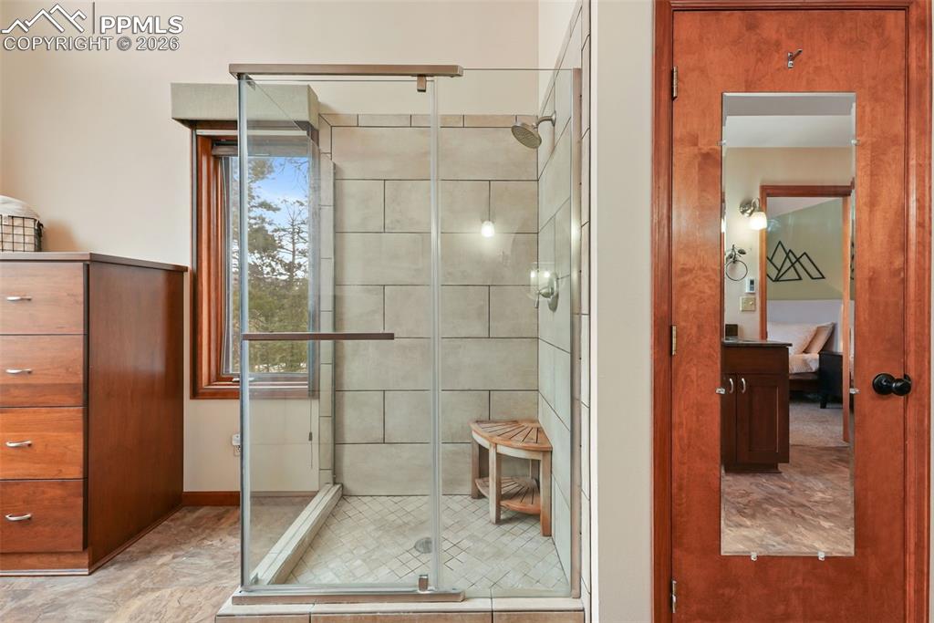 Image 24 of 46: Bathroom