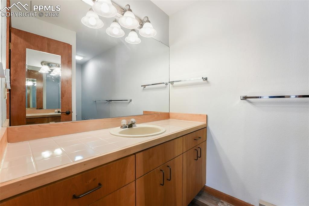 Image 29 of 46: Bathroom