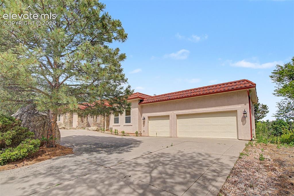 Image 2 of 50: Oversized 3-car garage with expansive driveway parking