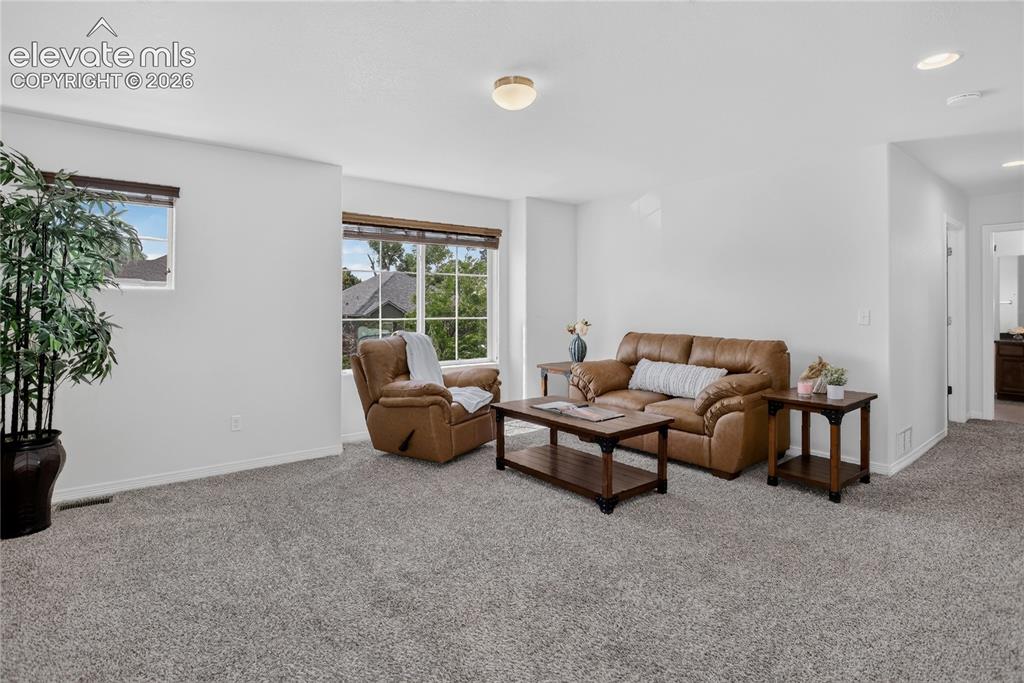 Image 12 of 23: Upper level loft