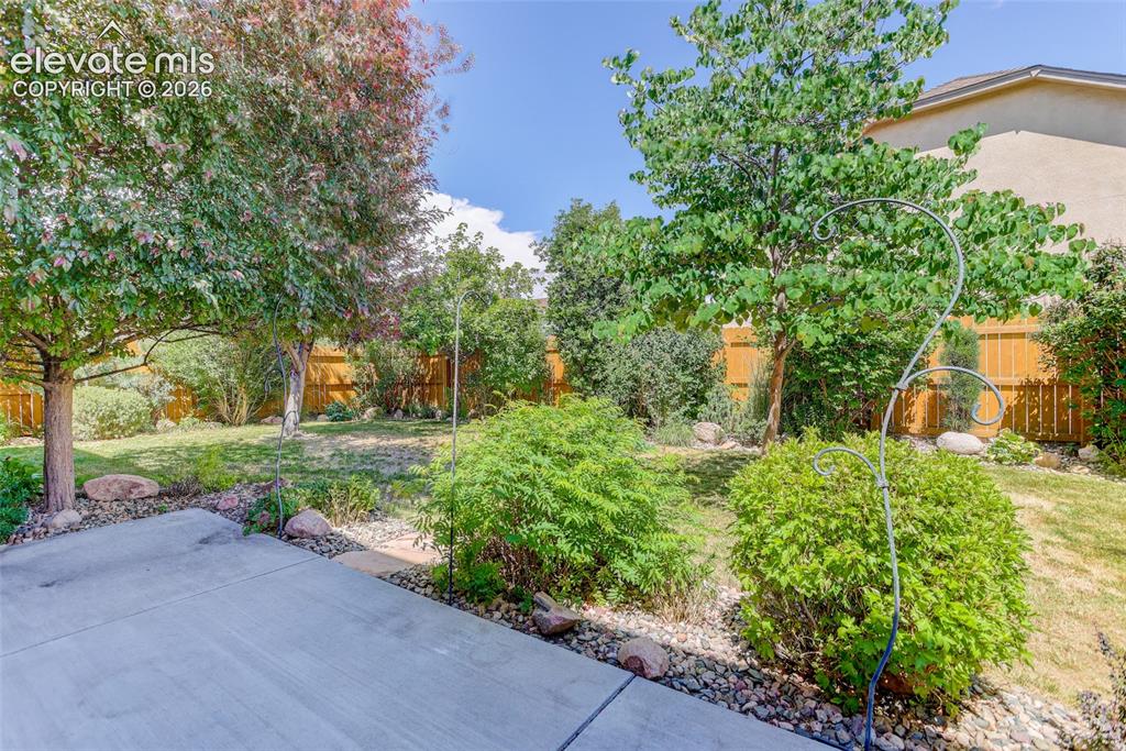 Image 22 of 23: Fully fenced yard