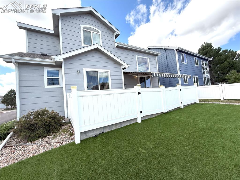 Image 37 of 47: Back of house