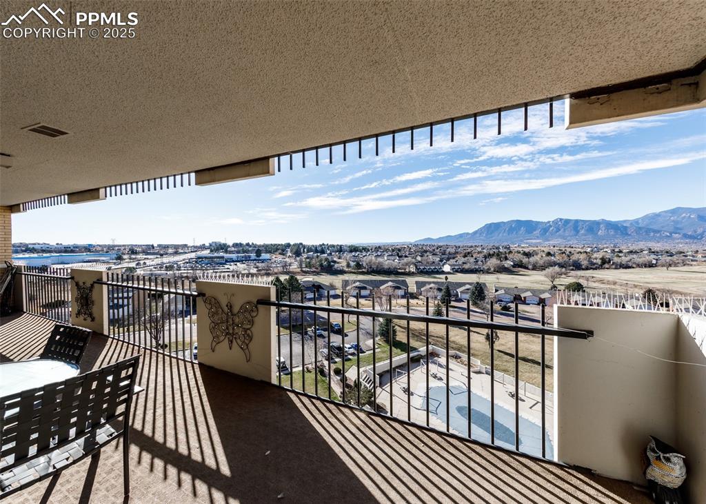 Image 23 of 33: Balcony