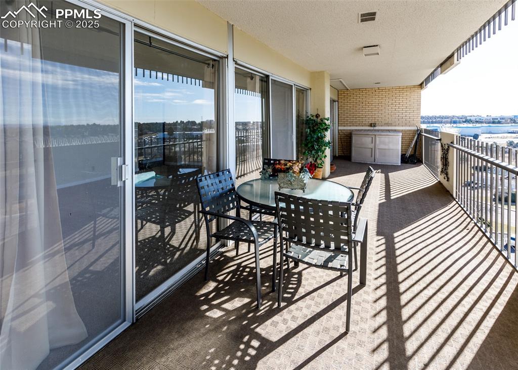 Image 25 of 33: Balcony